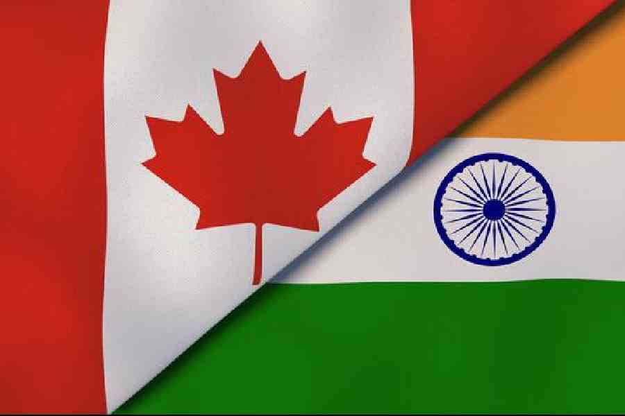 indiatemporarilysuspendsvisaservicesforcanadians