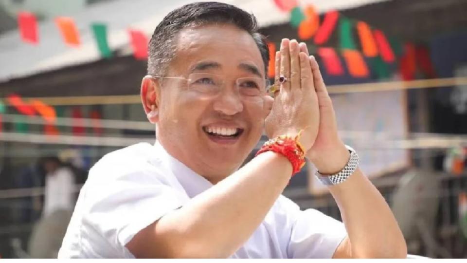 skmleaderpremsinghtamangsworninaschiefministerofsikkim