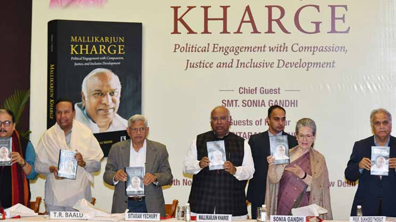 Sonia Gandhi launches book on Mallikarjun Kharge