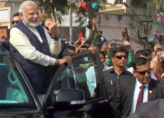 congresstomoveecagainstpmmodiforspeechoutsideahmedabadpollingbooth