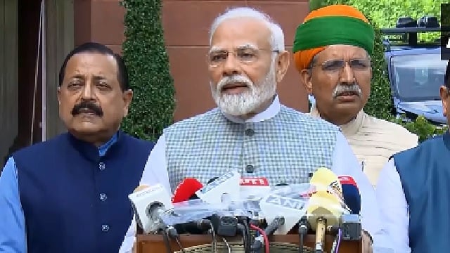 pmmodisaysspecialsessionofparliamentwillbesessionofhistoricdecisions