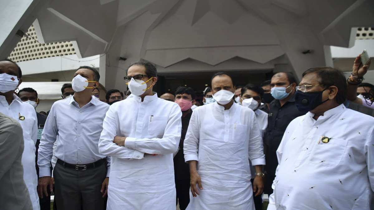 uddhavthackeraycampputupbannerswithshivsenawillnotbecomebjp’sslave