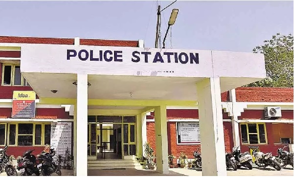 53africannationalsheldforvandalisingpolicestationattackingpolicemen