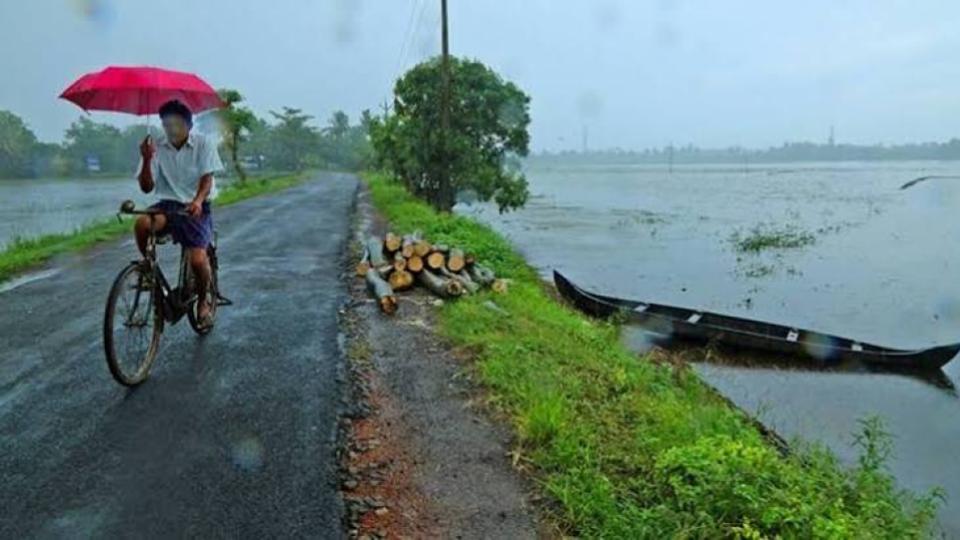 IMD issues red alert for eight Kerala districts 