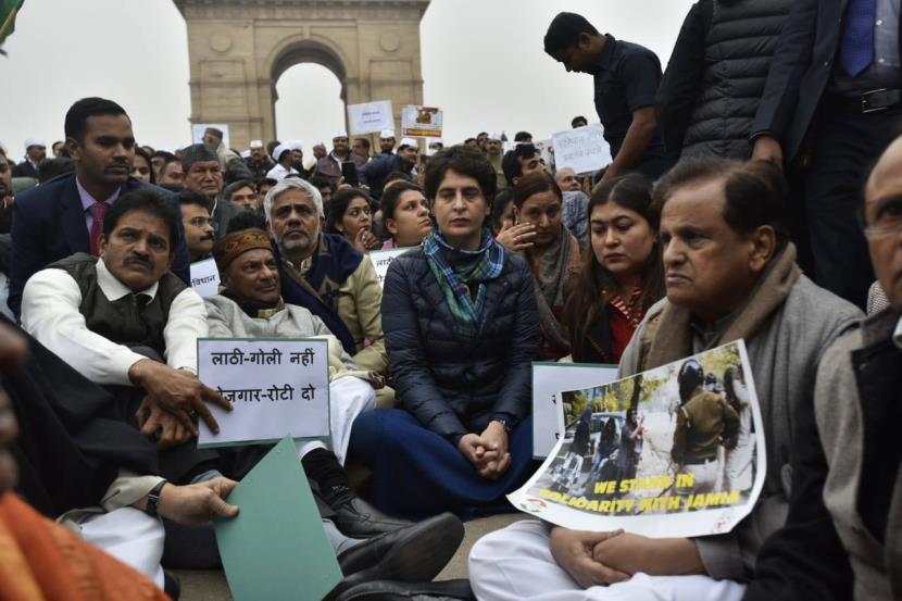 priyankagandhileadssymbolicprotestatindiagateagainstpoliceactiononstudentsovercitizenshiplaw