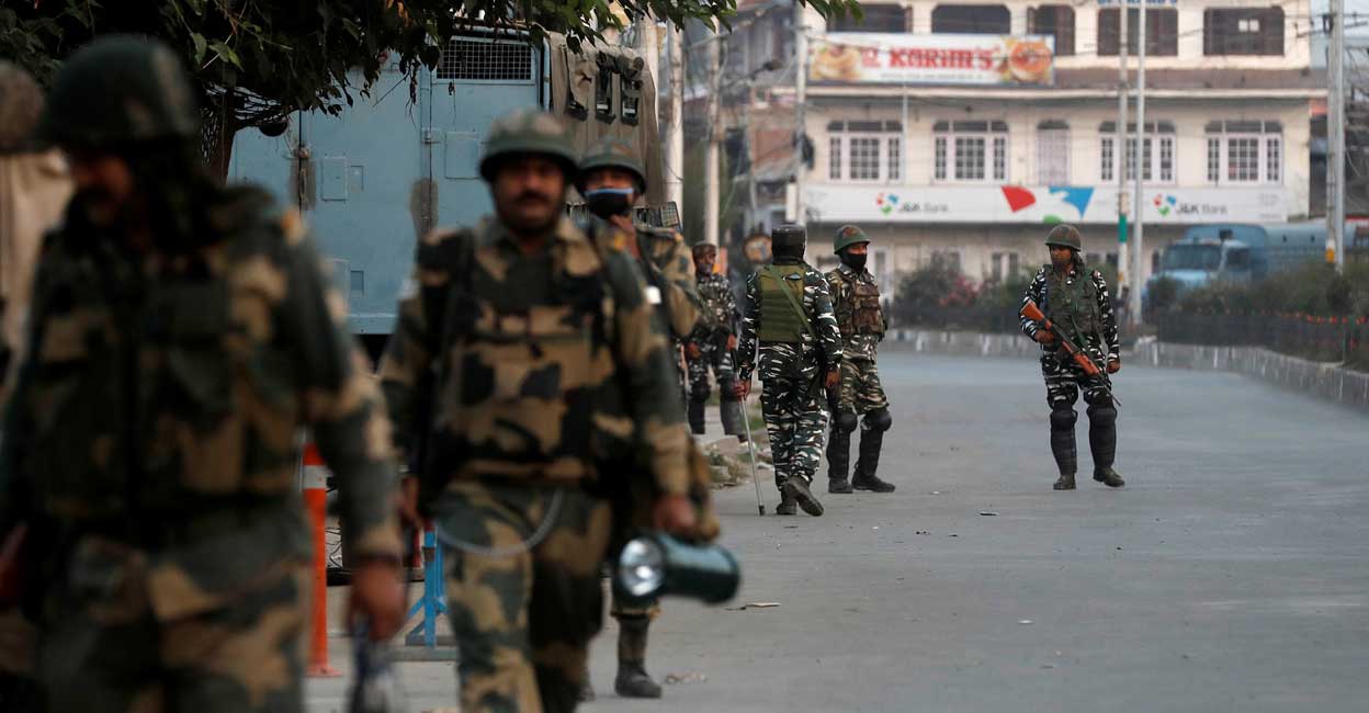 restrictionscontinuetobeinforceacrosskashmirfollowingseparatistleadersdeath