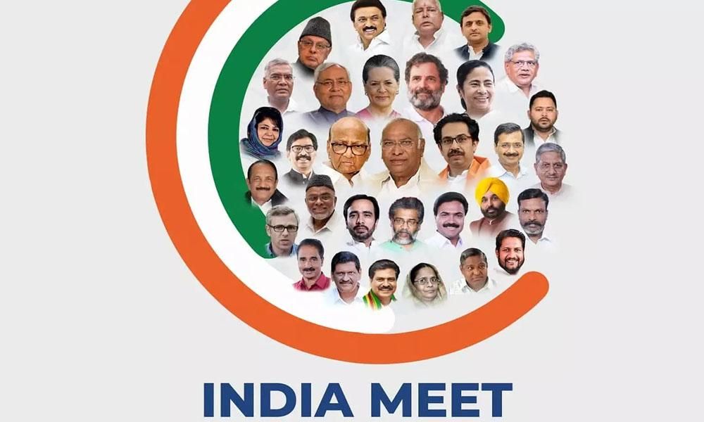 uddhavfactionputsupsaffronflagsoutsidemumbaiairportaheadof3rdoppositionmeeting