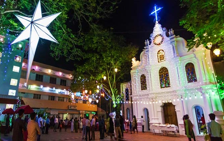 keralacelebrateschristmaswithmidnightmassandspecialprayers