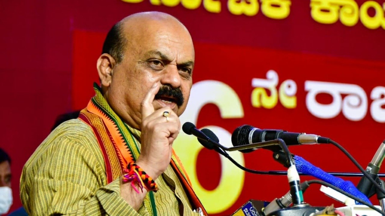 karnatakagovtlaunchesgramoneprogrammein12districts