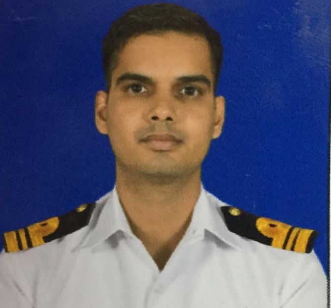 navalofficerdiesfightingfireonboardinsvikramaditya