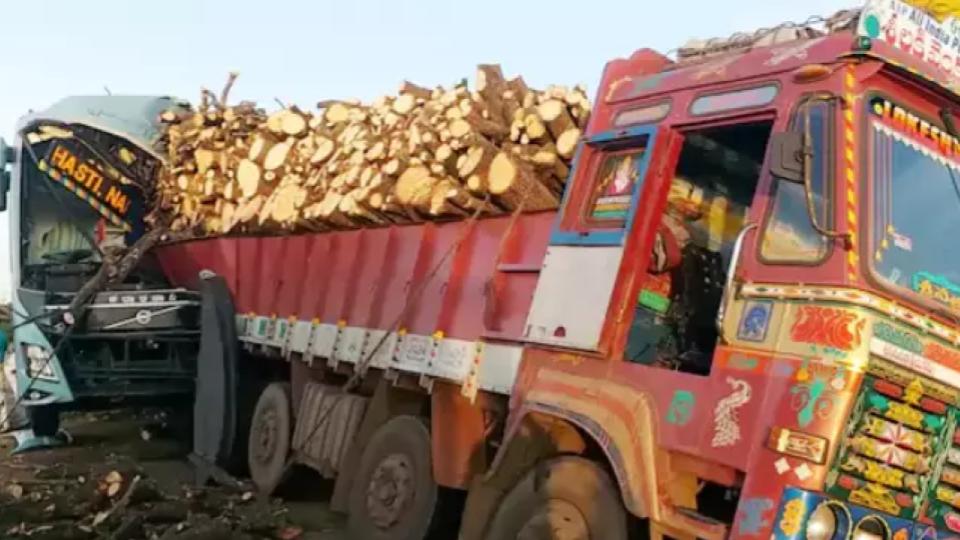 Karnataka RTC Bus Hits Lorry in Tirupati, 16 injured