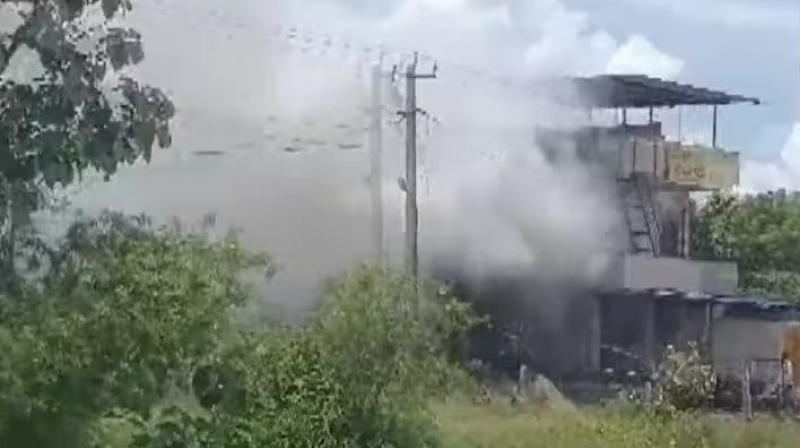 threekilledinfireatfirecrackerwarehousenearhaverikarnataka