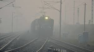 densefogdisruptsroadrailtrafficindelhi