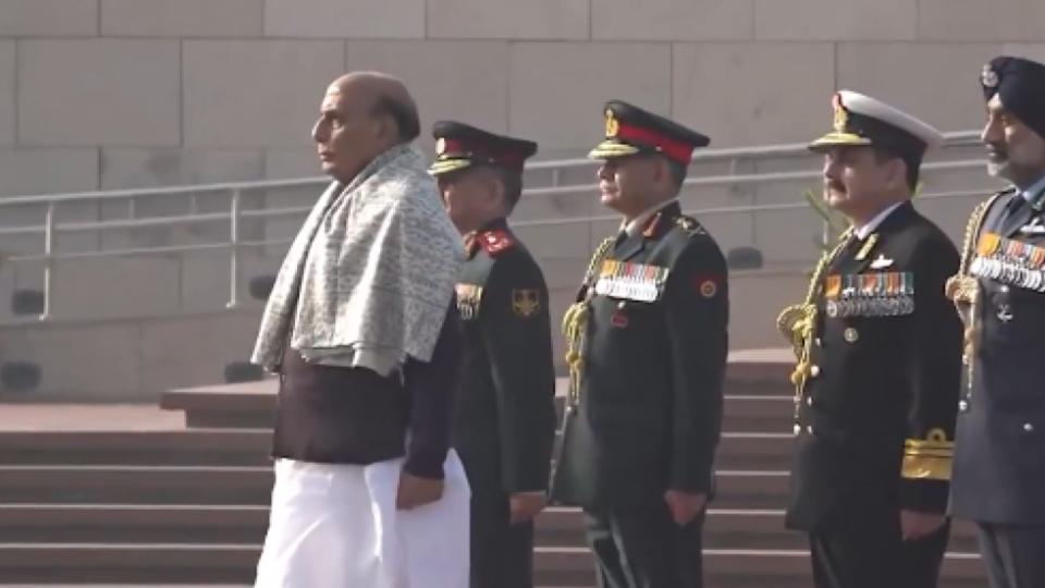  Rajnath Singh Pays Tribute At National War Memorial On Vijay Diwas