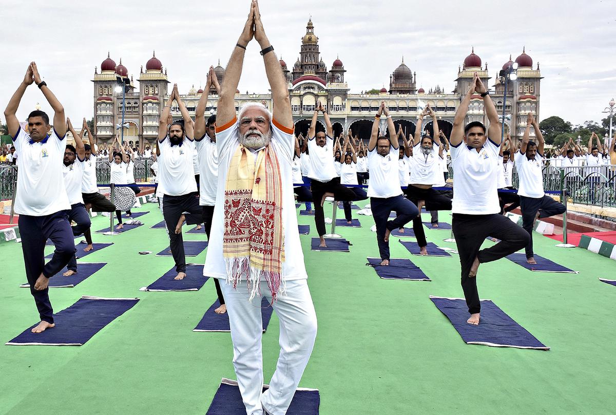 primeministernarendramoditoleadinternationaldayofyogacelebrationsatunheadquartersinnewyork