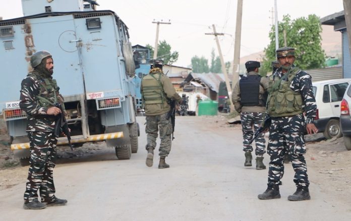 fourterroristassociatesoftheresistancefrontarrestedinsrinagarjk