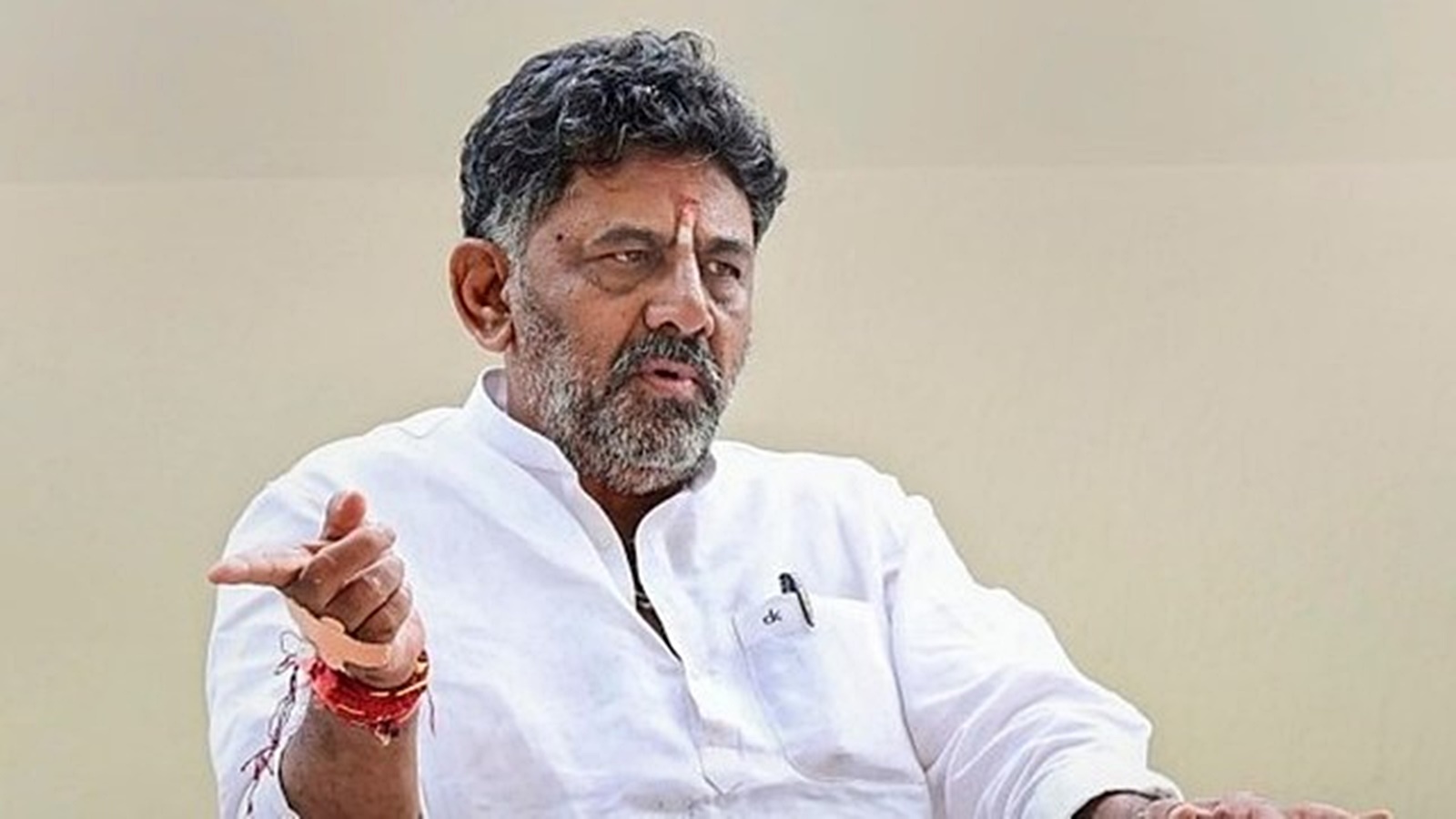 karnatakadeputycmdkshivakumarordersurgentdrainagecleanupmeasuresinbengaluru