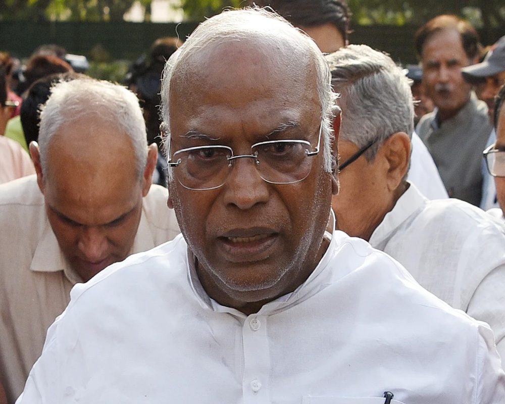 congresschiefconvenesmeetingofnewlyconstitutedcwconsep16inhyderabad