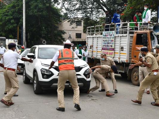 bharatbandh:protestordrivingacarrunsoverdcpsfootinbengaluruarrested;topcopinhospital