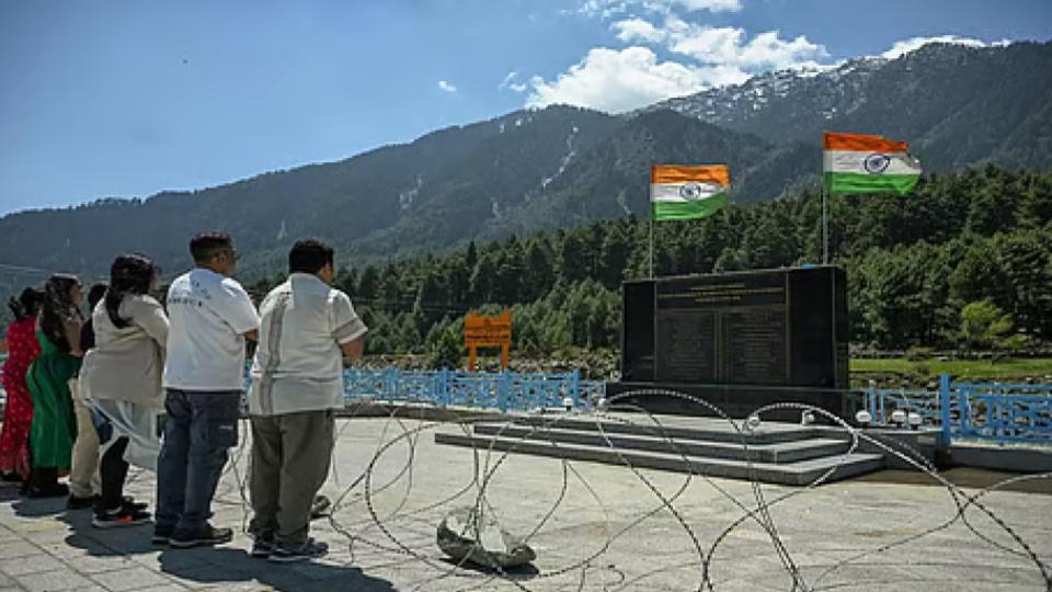 Tourists Pay Tribute to Pahalgam Attack Victims 