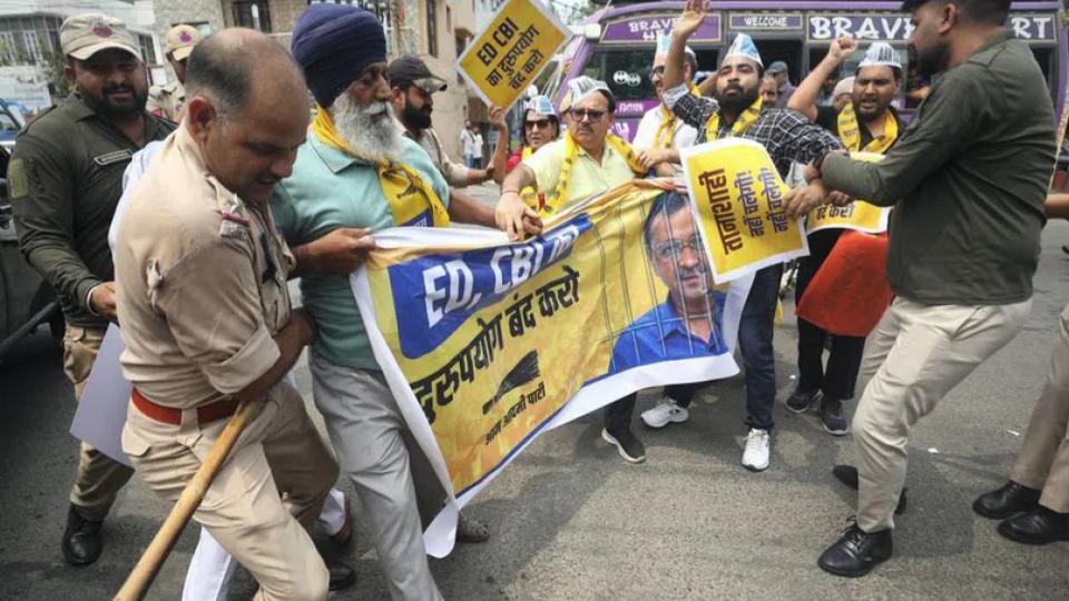 aapprotestsnearbjpheadquartersindelhianddemandkejriwal’srelease