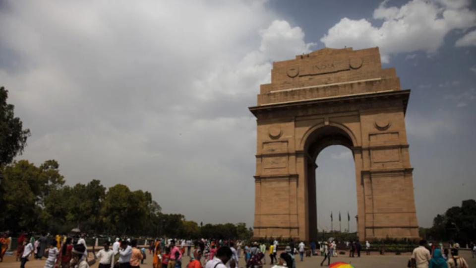 Delhi Minimum Temprature of 25.2 Deg C, AQI 173