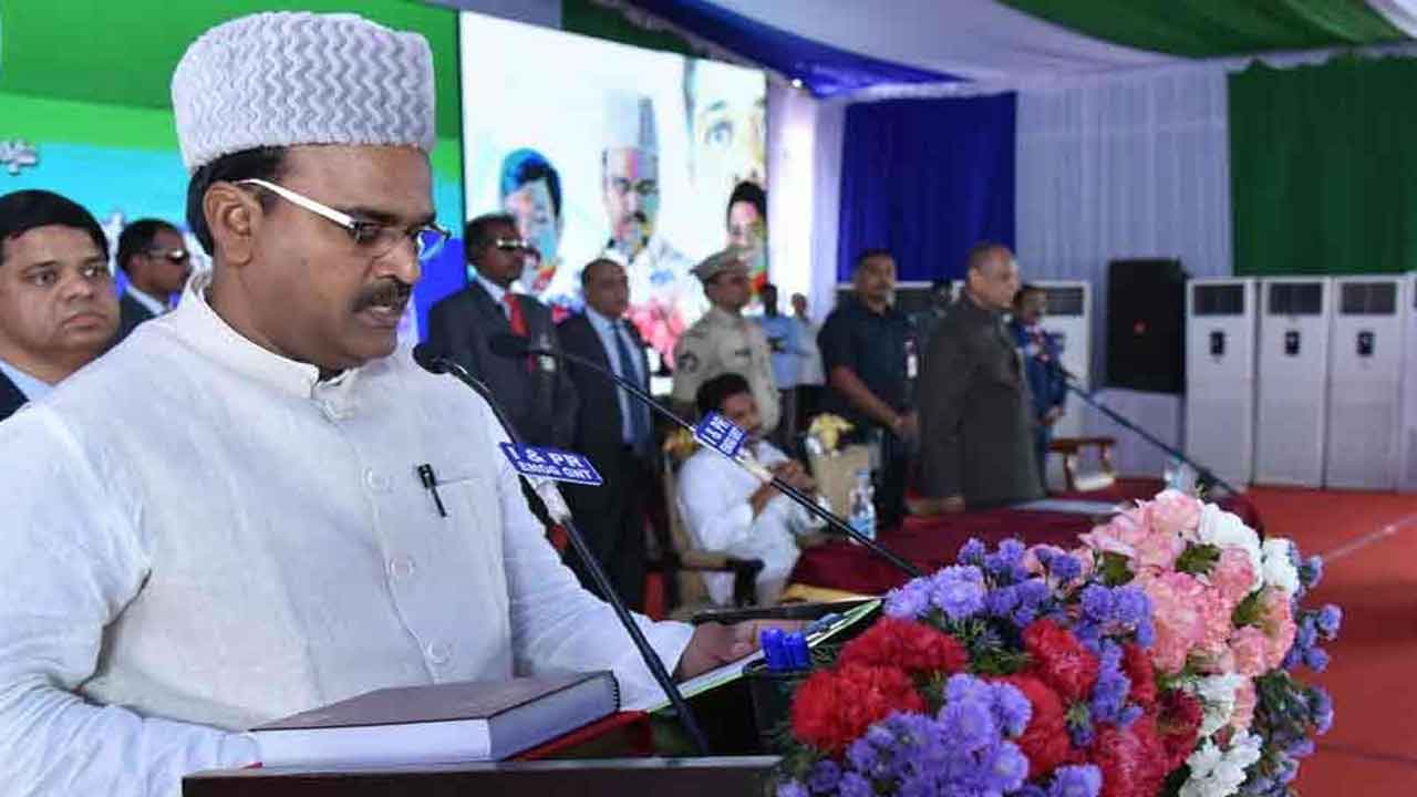 1813pilgrimstoembarkforhajjfromvijayawadafromjune7