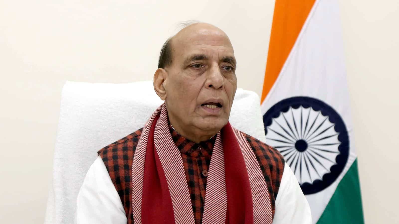 defenceministerrajnathsinghtocelebratedussehrawithsoldiersatauliandmanainuttarakhand