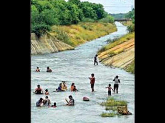 andhrapradesh:twopersonsdrowninkrishnariveranothermissing