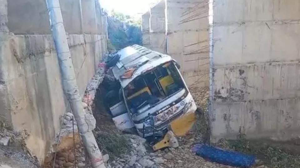 Bus with Pilgrims Crashes into Gorge in J&K, One Dead and 39 Injured