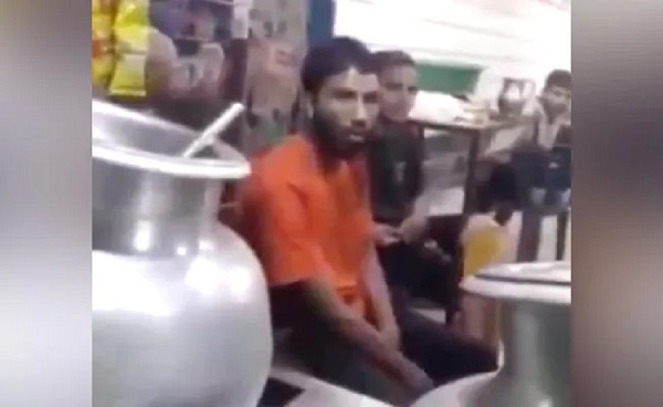 bajrangdalmemberthreatenshurlsabusesatbiryanishopownerindelhi