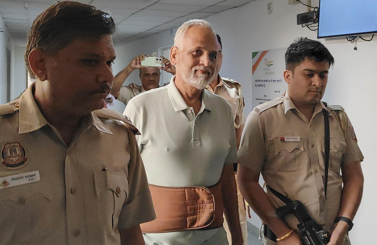 satyendarjainwalksoutoftiharjailafterbeinggrantedbailinmoneylaunderingcase