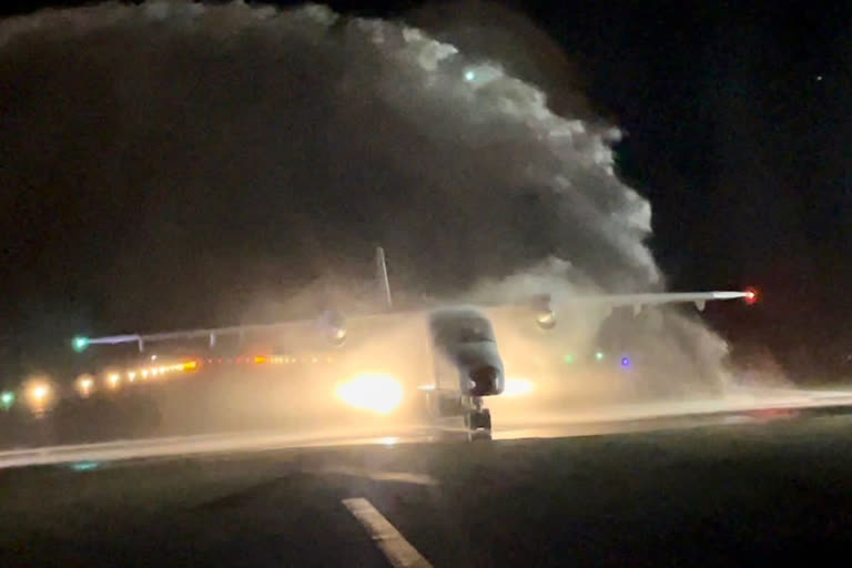 dornieraircraftcarriesoutmaidennightlandingatagattiairfieldinlakshadweepislands