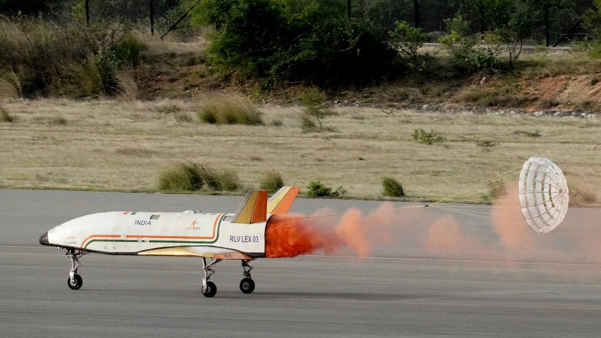 isrosuccessfullyconductsthirdandfinal‘pushpak’reusablelaunchvehiclelandingexperiment