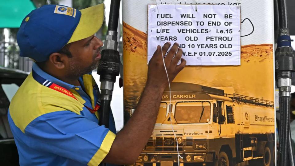 Delhi Begins Ban on Fuel Sale to Old Vehicles
