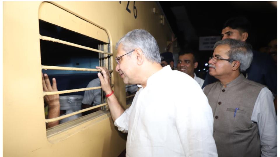 Railway Minister Inspects Festive Rush Management At New Delhi Station
