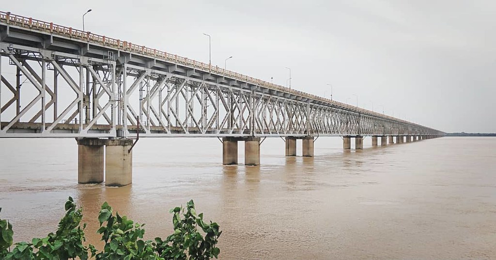 heavyvehiclesbannedonrajamahendravaramkovvururoadcumrailbridge