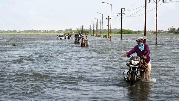 mumbai400vehiclessubmergedinfloodedparkingarea