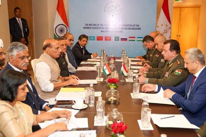 defenceministerrajnathsinghholdsbilateralmeetingswithkazakhchineseandirancounterpartsonsidelinesofscomeeting