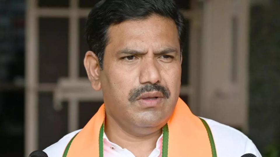 ECI Being Targeted to Hide Govt Failures, Says Vijayendra