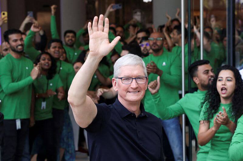 appleceotimcookmeetspmmodiinnewdelhisayscommittedtoinvestinginindia