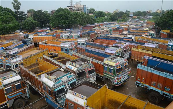 entryoftruckscarrryingnonessentialitemsbannedindelhi