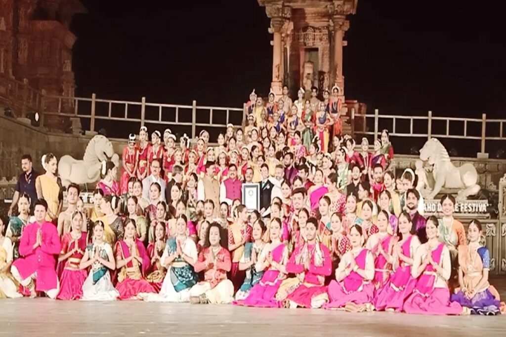 khajurahodancefestival:139artistscreateworldrecordbydancingcontinuouslyfor24hours