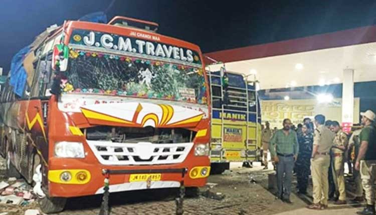 twoinjuredaftermysteriousblastinparkedbusinjk’sudhampur