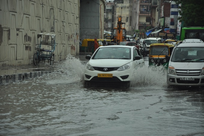 heavyrainlashesdelhincr