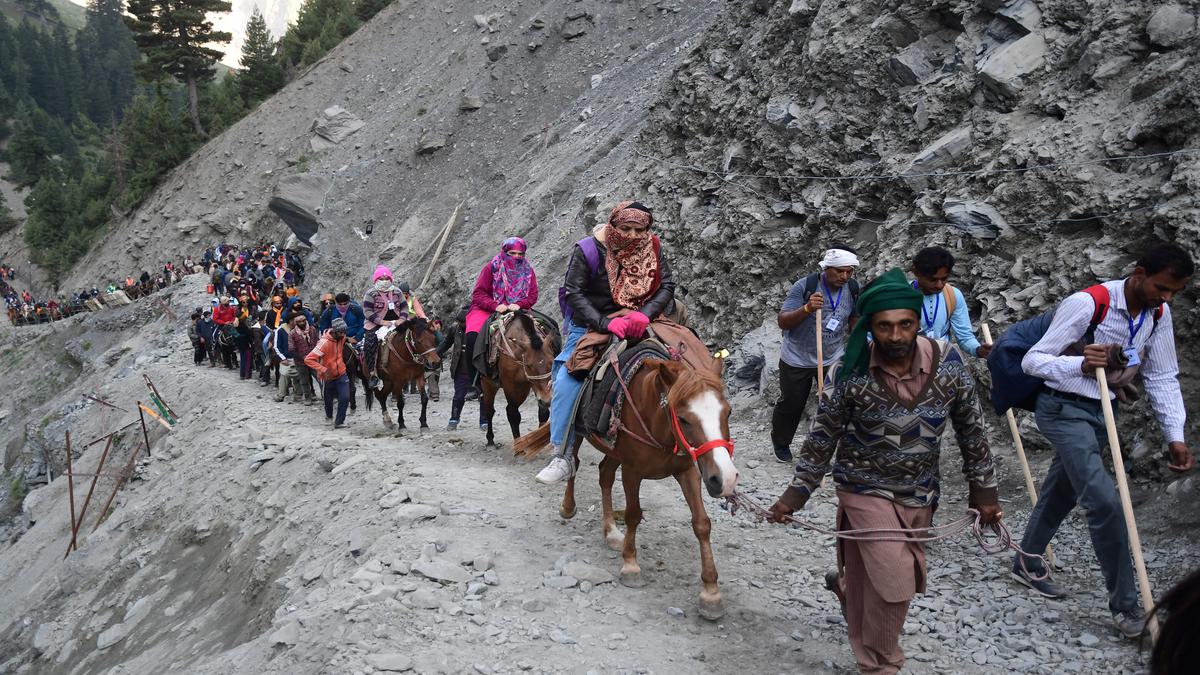 23rdbatchofover3000pilgrimsleftforholycaveshrineofamarnath