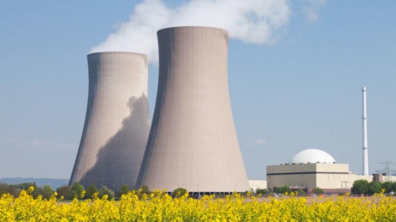 indiasfirstdomesticallybuilt700mwnuclearreactorstartscommercialoperationsingujarat