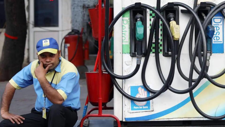 over2000petrolpumpsrundryastruckersstrikeagainstnewpenalcode
