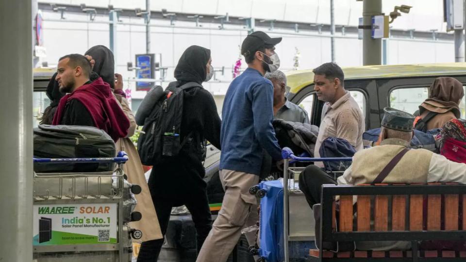 india-evacuates-over-550-indians-from-iran-through-armenia-