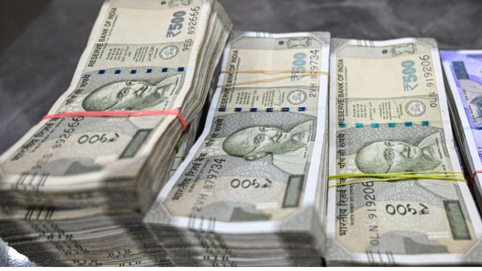 Centre Govt Debunks Claim On Discontinuation Of Rs 500 Notes